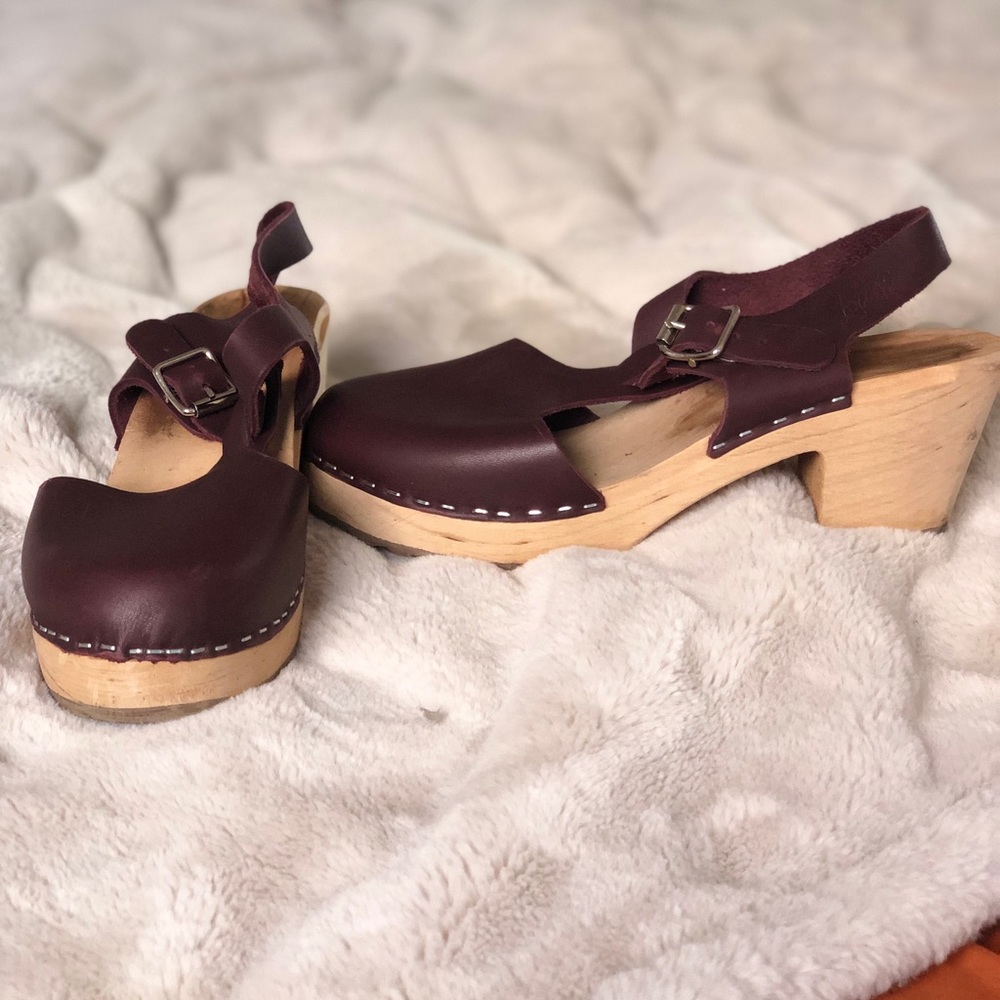 Lot TA’s Highwood T-Bar Clogs